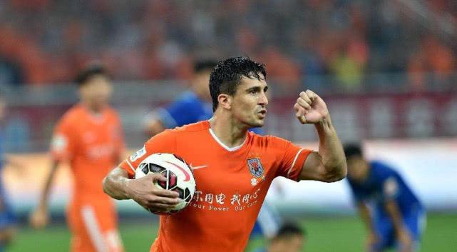  特鲁瓦锋线双星联手发威横扫副班长