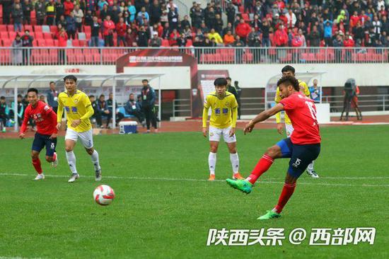  沃尔夫斯堡防守铁闸稳固，零封对手收获宝贵三分