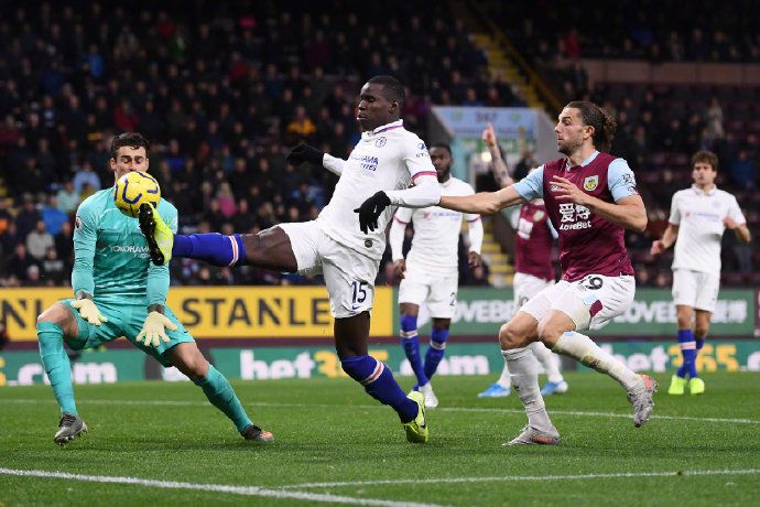  佛罗伦萨爆冷门，紫百合终结豪门连胜